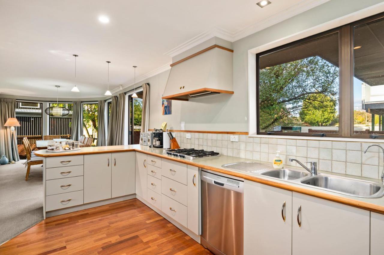 Taupo Escape - Rainbow Point Holiday Home Luaran gambar