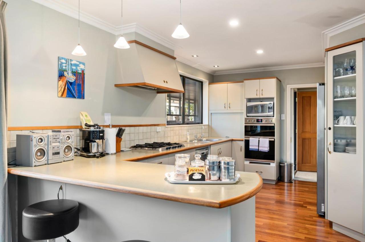 Taupo Escape - Rainbow Point Holiday Home Luaran gambar